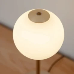 Audrey bordlampe med USB-C