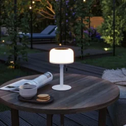 Bartja bordlampe oppladbar via USB eller solcelle 2700 Kelvin IP44