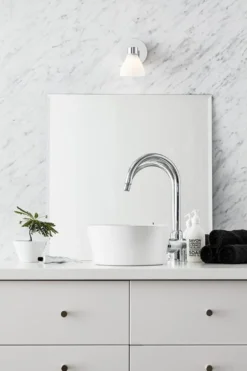 Cassis vegglampe IP44 - Krom/opalhvit - Krom / Opal