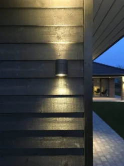 Dolio W90 vegglampe utendørs opp/ned 2x4,2W 3000K IP65 Dimbar - Svart