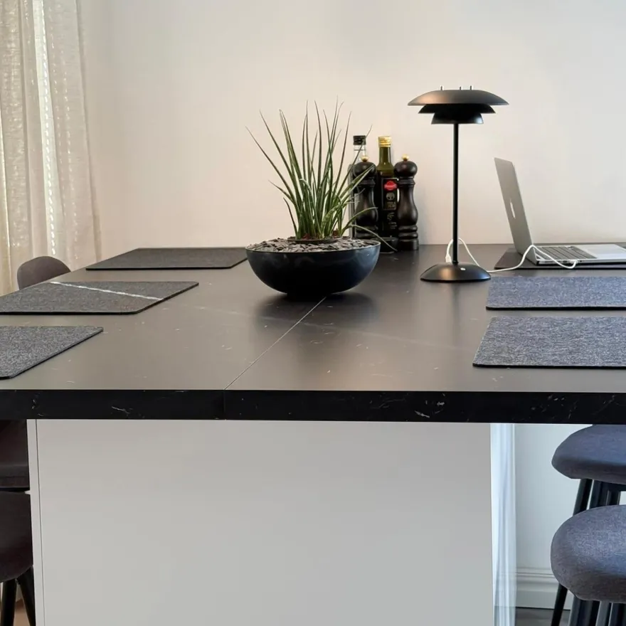 Epsilon oppladbar bordlampe
