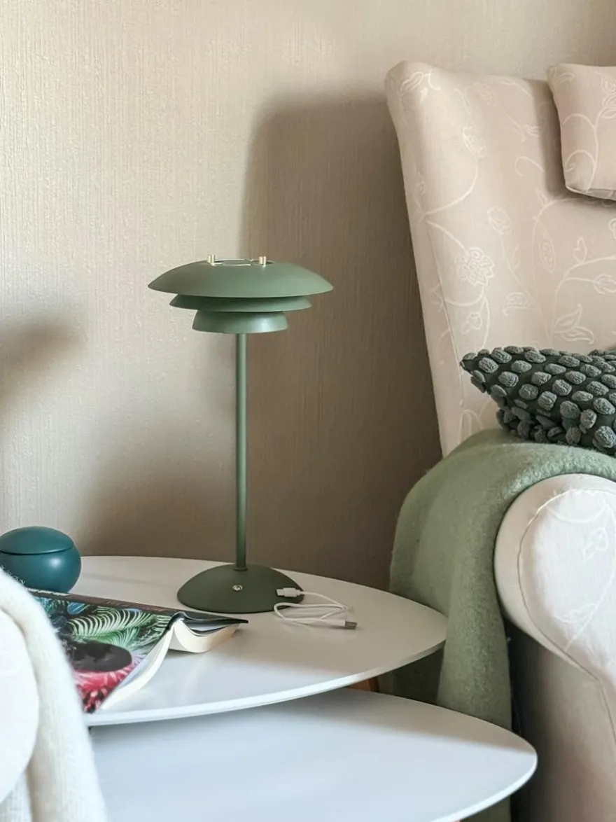 Epsilon oppladbar bordlampe