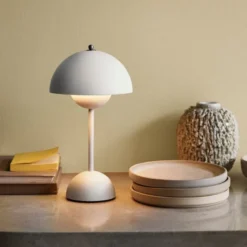 Flowerpot VP9 bærbar bordlampe