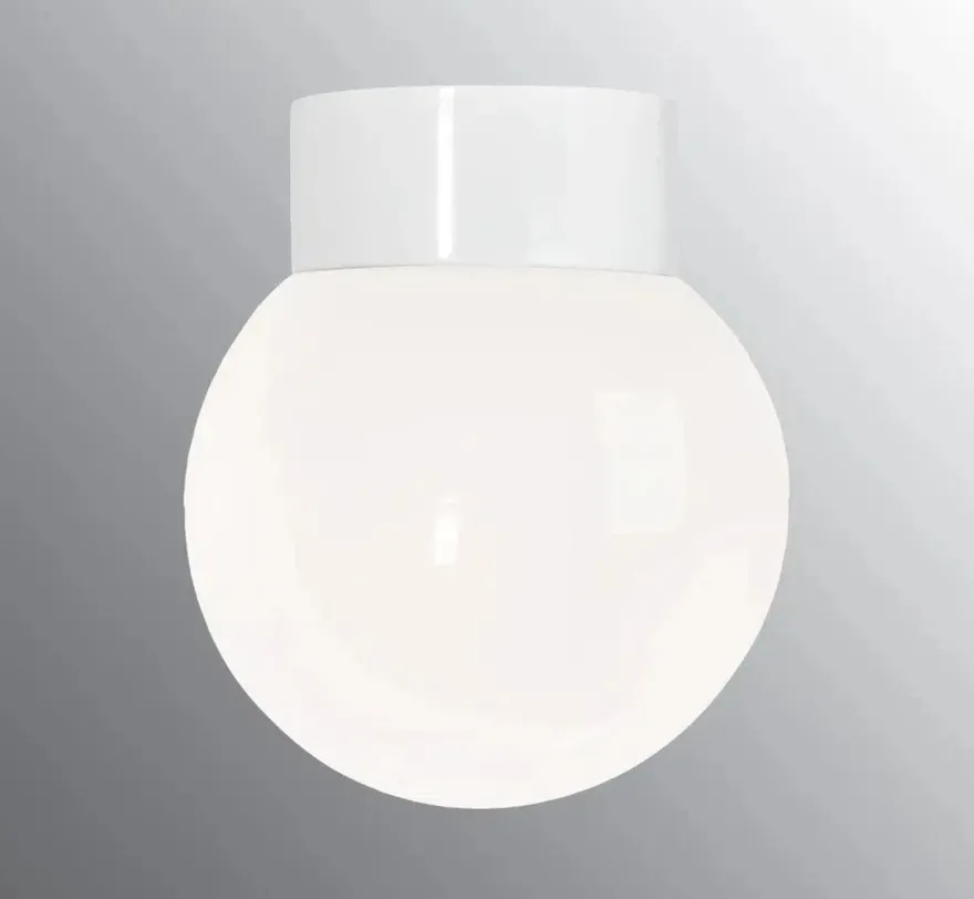 Ifø Classic Glob 15 cm taklampe IP20 - Hvit/ Blank Opal glass