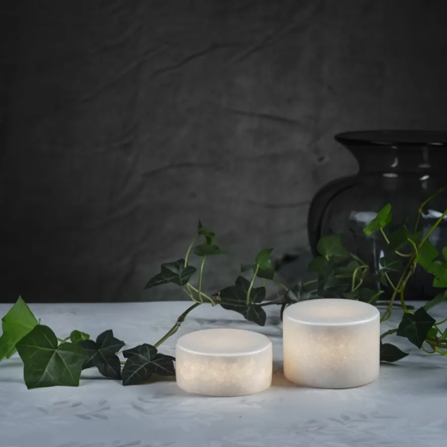 Marble hvit bordlampe batteridrevet m/timer - Small