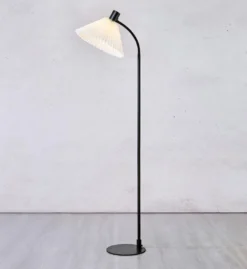 Mira gulvlampe 145 cm - Svart/Offwhite - Svart / Hvit