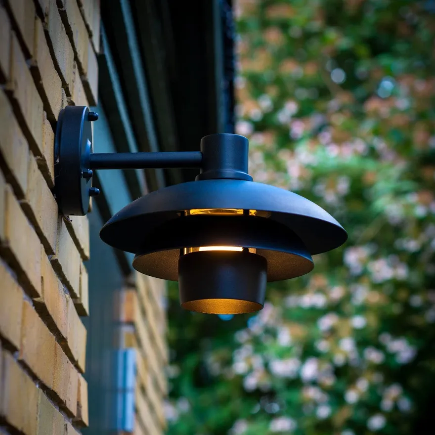 Morph D24 utendørs vegglampe IP44