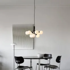 Nuura Apiales 9 satin svart/opal