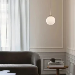 Nuura Apiales 1 taklampe - messing / opal