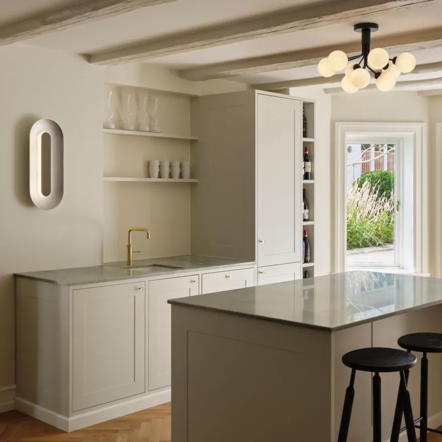 Nuura Apiales 9 taklampe satin svart/opal