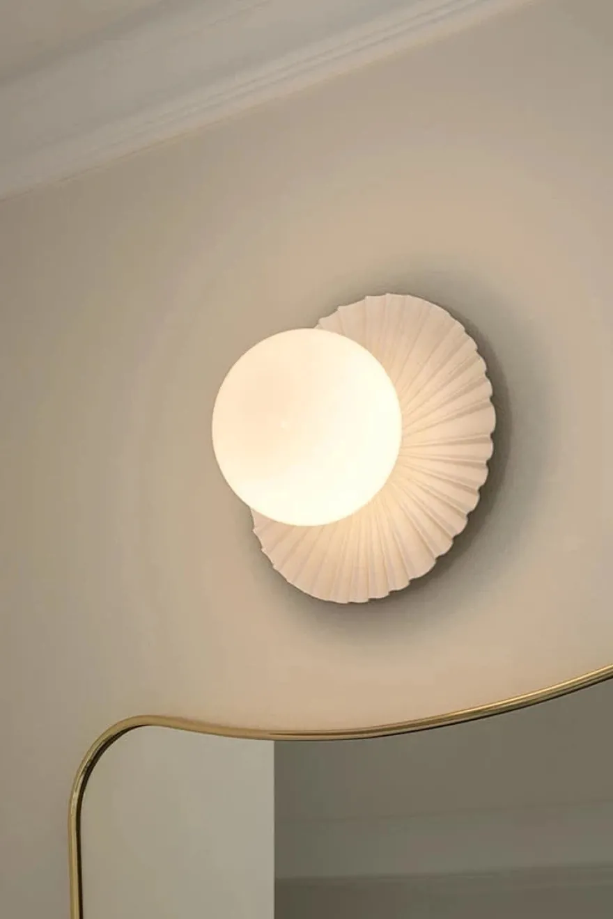 Nuura Liila Muuse vegglampe/taklampe - small - Hvit / opal
