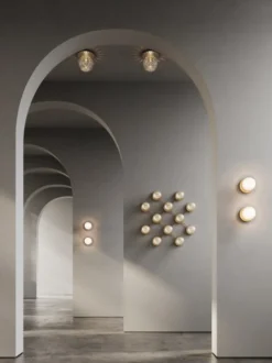 Nuura Liila 1 vegglampe/taklampe - large - nordic gold / optikk