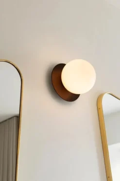 Nuura Liila 1 vegglampe/taklampe - medium - bronse/opal