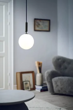 Nuura Miira 1 large svart / opal