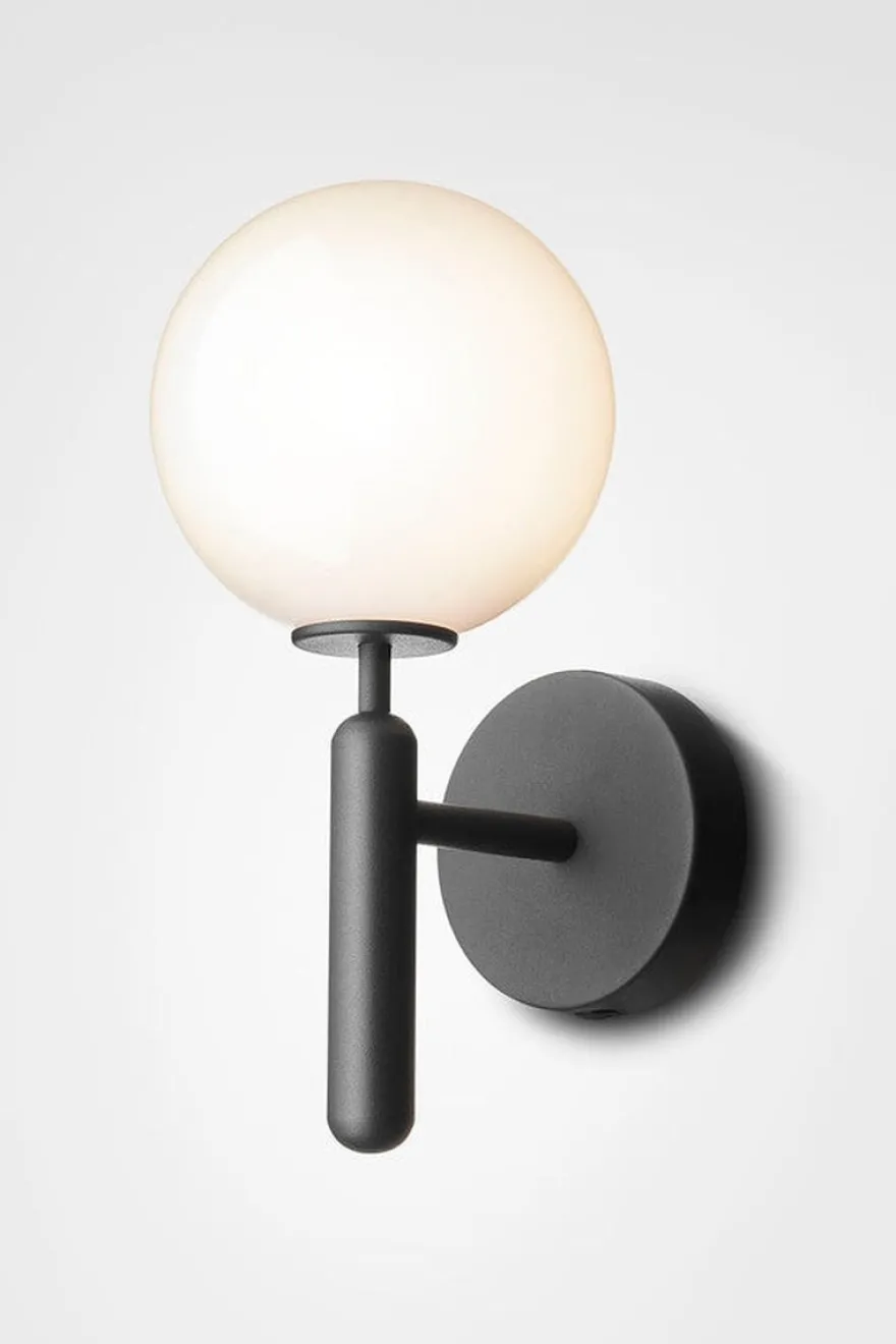 Nuura Miira vegglampe svart / opal