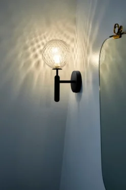 Nuura Miira vegglampe svart / optikk