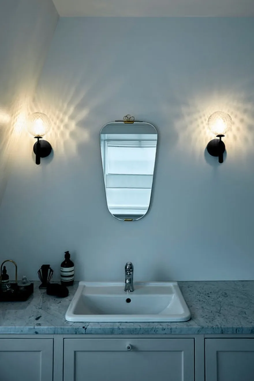 Nuura Miira vegglampe svart / optikk