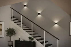 Nyara oppladbar vegglampe opp/ned lys med sensor