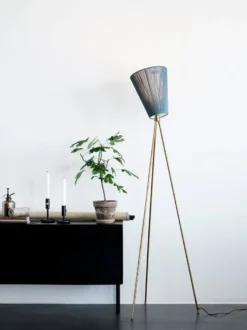 Oslo Wood gulvlampe gull med skjerm