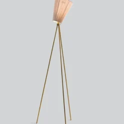 Oslo Wood gulvlampe gull med skjerm