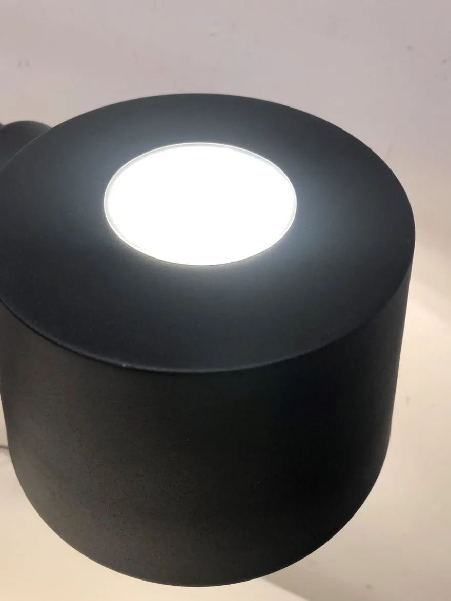 Pionex gulvlampe - Svart/Gullfarget