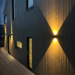 Plaza vegglampe utendørs opp/ned 10W IP65 3000 Kelvin - Svart