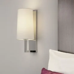 Riva 350 vegglampe IP44 med skjerm