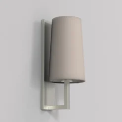 Riva 350 vegglampe IP44 med skjerm