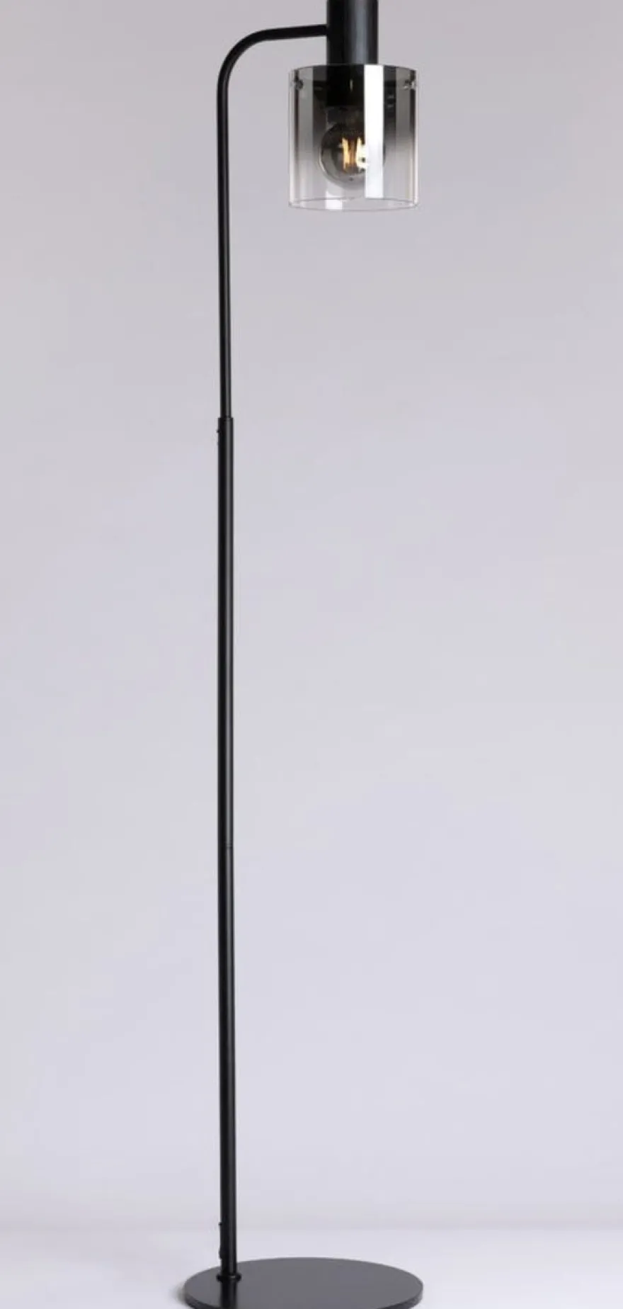 Roxy gulvlampe - Svart/Røykfarget glass