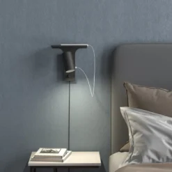 Tyson vegglampe m/USB høyre side dimbar - Svart